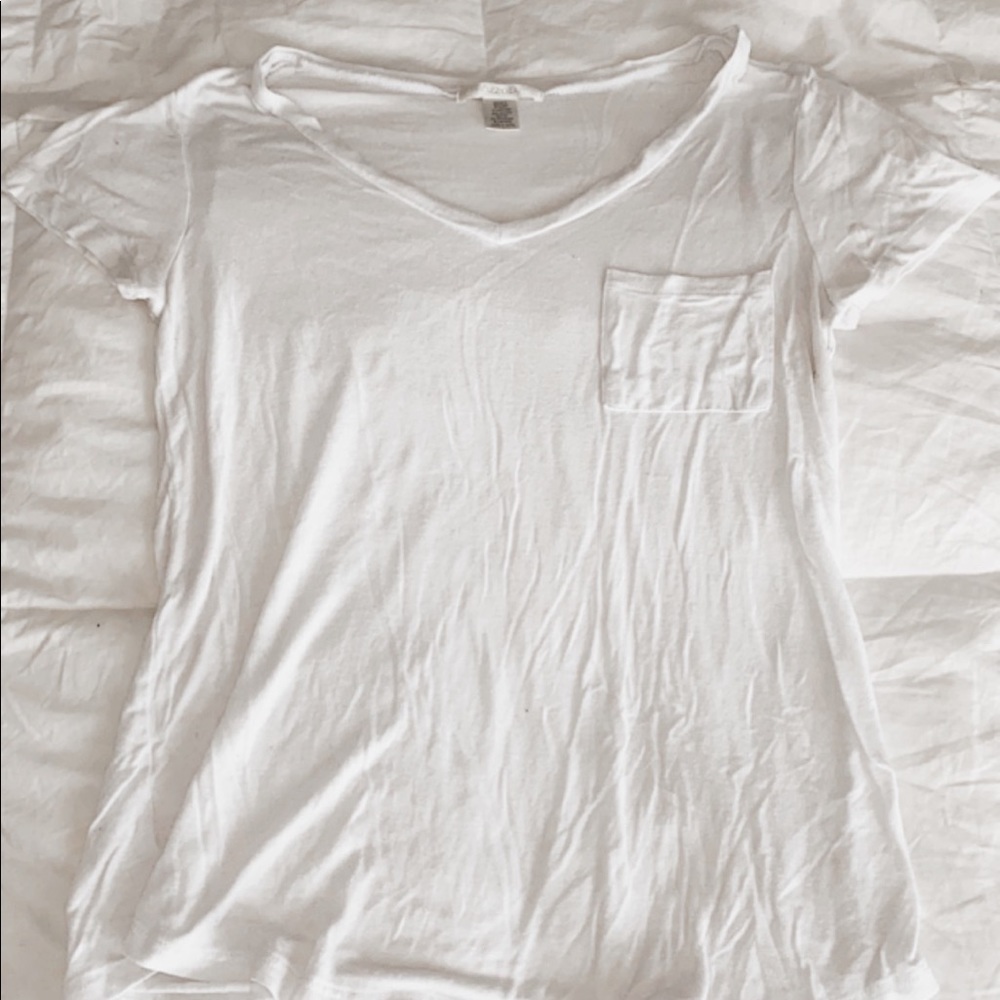 Basic white v neck